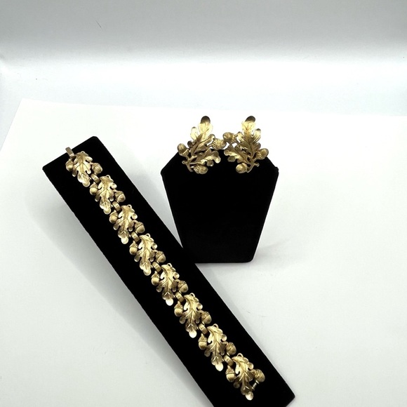 Vintage Crown Trifari Acorn and Oak Leaf Bracelet Earrings Set Alfred Philippe - Picture 4 of 14